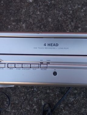 Sv2000 Dvd Vcr Silver Portable 4-Head Cassette/CD Deck Player